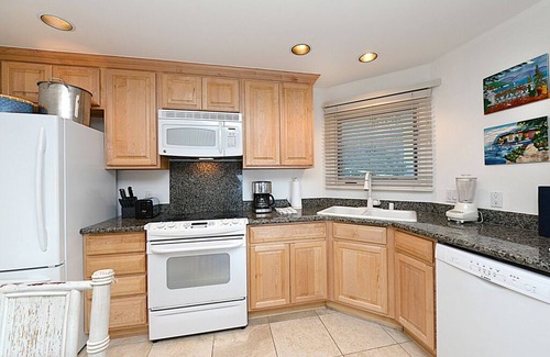 Avalon Condo | H178: 2Bd Villa, Full Ocean Views, Golf Cart, 1 step