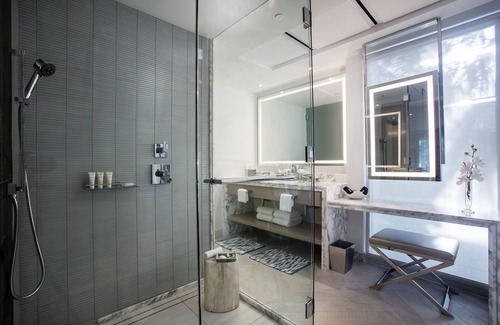 Uptown - Upper Duval Hotel | H2O Suites - Adults Only