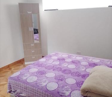 Santiago de Surco House | Habitación Estandar con baño privado en Monterrico Sur