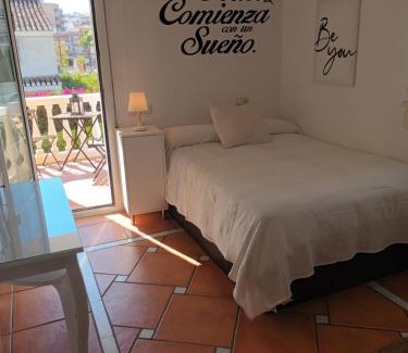 Almunecar House | Habitaciones en Casa Céntrica con piscina