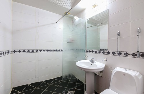 Kyehang Hotel | Hadong Seomjingang Hotel