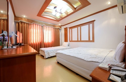 Kyehang Hotel | Hadong Seomjingang Hotel