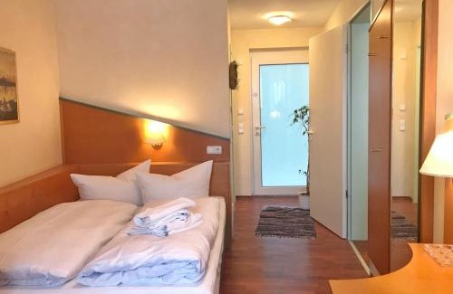 Wiek Apartment | Hafenresidenz – Ferienwohnung 13 Dahlien