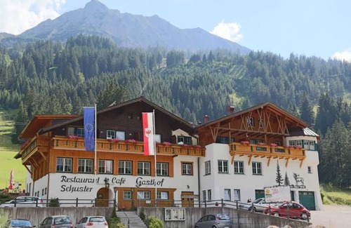 Nesselwaengle Apartment | Hahnenkamm F - Landgasthof Schuster