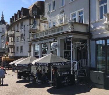 Mainz-Bingen Cabin | Hajo´s Germania Lodge & Irish Pub