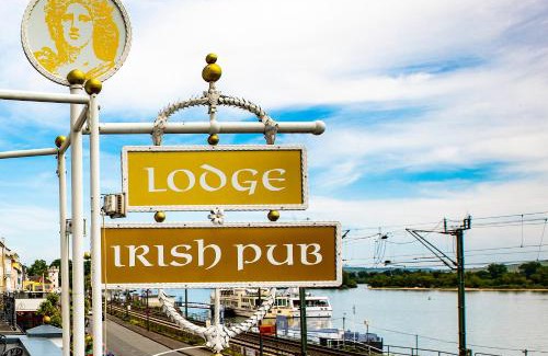 Mainz-Bingen Cabin | Hajo´s Germania Lodge & Irish Pub