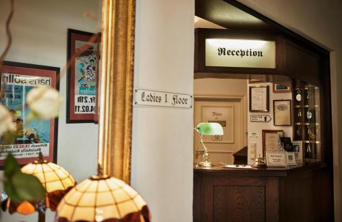 Mainz-Bingen Cabin | Hajo´s Germania Lodge & Irish Pub