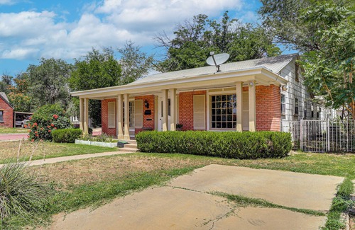 South Overton Cottage | Half-mi to Campus! Lubbock Home w/Fenced Yard