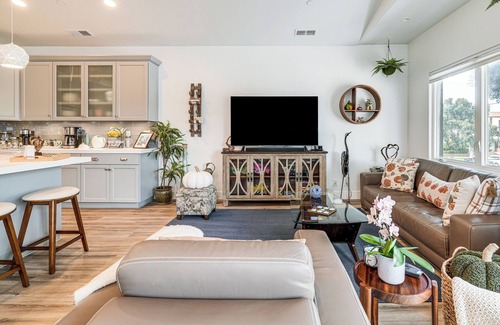 Half Moon Bay House | Half Moon Bay Vacation Rental: 1 Mile to Beach!