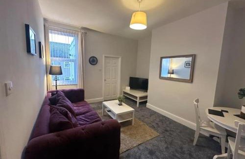 Blyth Apartment | Hambledon Downstairs Flat - Sleeps 3 -Pet friendly