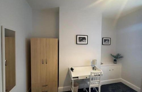 Blyth Apartment | Hambledon Downstairs Flat - Sleeps 3 -Pet friendly