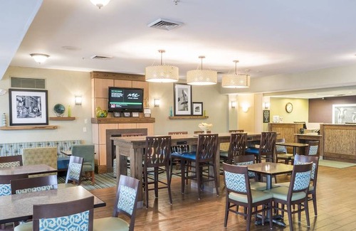 New Philadelphia Hotel | Hampton Inn New Philadelphia