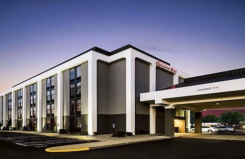 West Springfield Hotel | Hampton Inn West Springfield