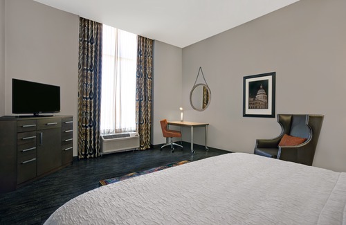 Museum District Hotel | Hampton Inn and Suites Austin University Capitol