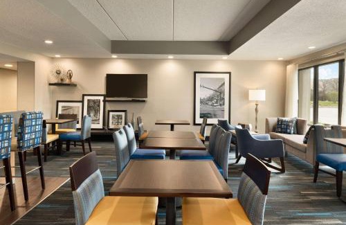 Appleton Hotel | Hampton Inn Appleton-Fox River Mall Area