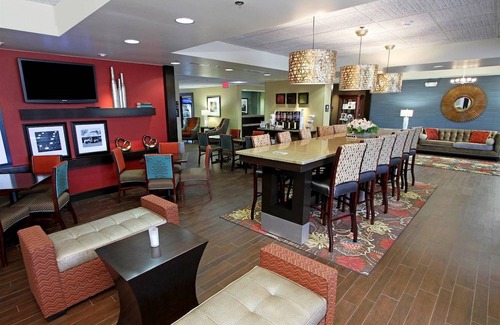 Crestline Heights Hotel | Hampton Inn Birmingham-Colonnade 280