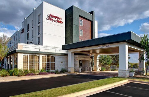 Austin Hotel | Hampton Inn & Suites-Austin Airport