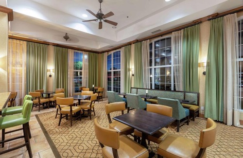 Austin Hotel | Hampton Inn & Suites-Austin Airport