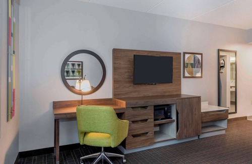 Burlington Hotel | Hampton Inn & Suites Burlington, NC