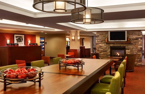Burlington Hotel | Hampton Inn Burlington - Colchester