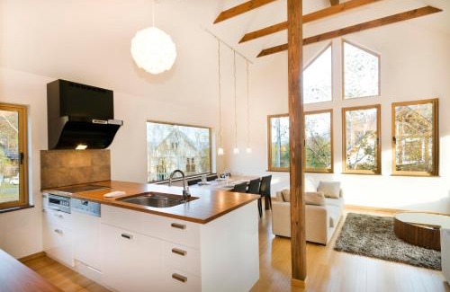 Hirafu House | Hana & Jo