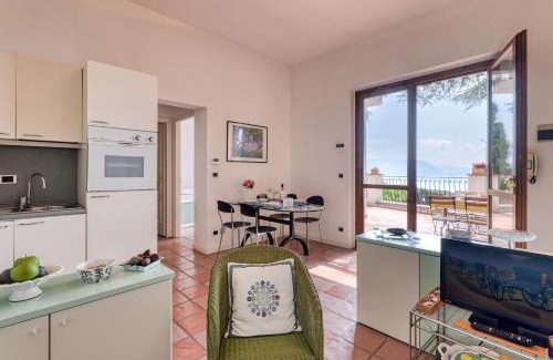 Latte Apartment | Hanbury Apt Pool And Sea - Happy Rentals