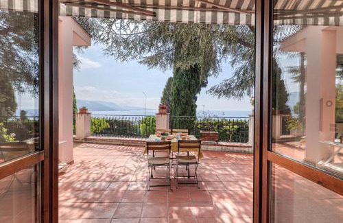 Latte Apartment | Hanbury Apt Pool And Sea - Happy Rentals