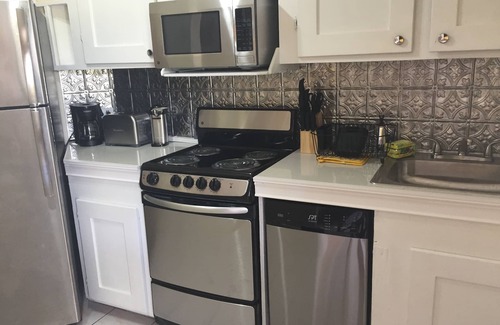 Leeward Settlement Apartment | Handfield's Hideaway Cozy one bedroom