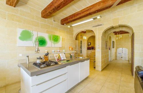 Qala House | Hanini Holiday Home