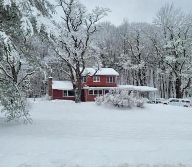 Johnsburg House | Hannah's Birch Farm 10 Min to Gore Ski Mt.