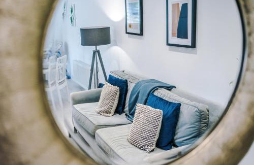 Shrewsbury Apartment | Hansas Executive Hideaway - Two Premium Townhouses by Parydise - Great for Business or Family Stays
