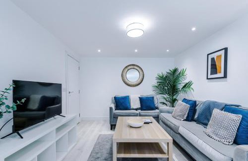 Shrewsbury Apartment | Hansas Executive Hideaway - Two Premium Townhouses by Parydise - Great for Business or Family Stays