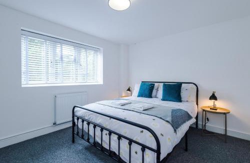 Shrewsbury Apartment | Hansas Executive Hideaway - Two Premium Townhouses by Parydise - Great for Business or Family Stays
