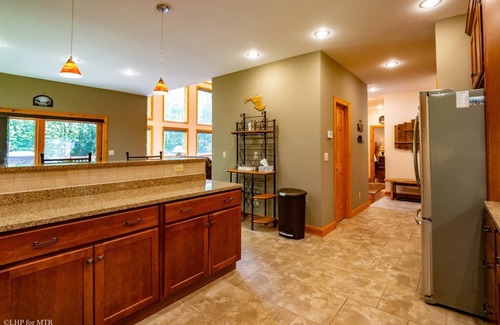 Davis House | Happy Valley Hideaway