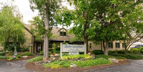 Fish Creek Hotel | Harbor Guest House