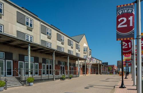 Galveston Hotel | Harbor House Hotel and Marina at Pier 21
