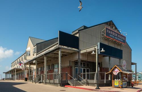 Galveston Hotel | Harbor House Hotel and Marina at Pier 21