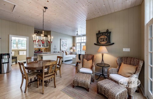 Muskoka Lakes Cottage | Hard packed Sandy Beach, spacious 7 brdm 6 bath! Boathouse w Sleeping & Sundeck!