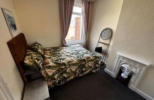 Blackpool House | Harmony House - Close to Blackpool FC - Excellent Transport Links - Sleeps up to 6