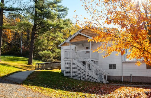 Farmington Hotel | Harriet Tubman | Jacuzzi Tub Historic Inn Room