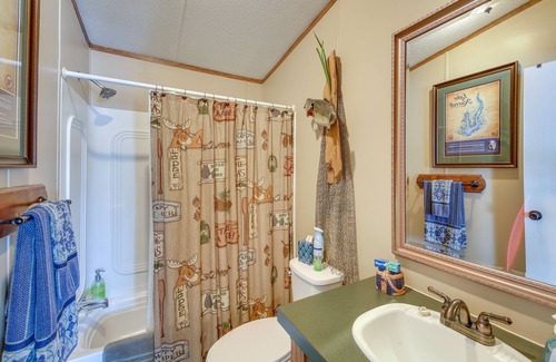 Ferndale House | Harrod's Hideaway w/Deck, Dock on Lake Norrell