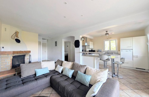 Hasparren Apartment | Hasparren, family apartment 118m², garden and view, sleeps 6.