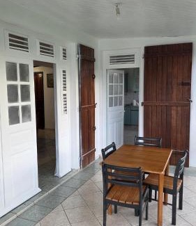 Saint-Joseph Apartment | Haut de Villa T3, convivial à la campagne