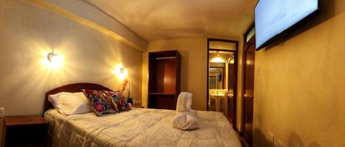 Cusco Historic Center Hotel | Hawka Inka Hostal - Cusco