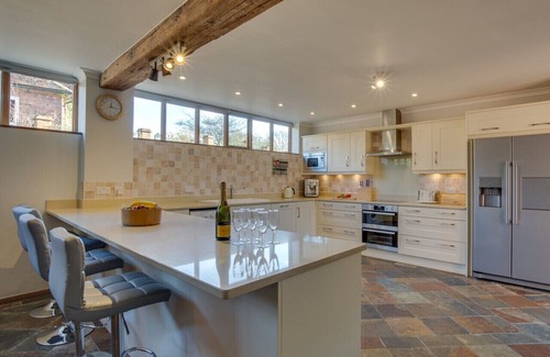 Abbess Roding House | Hawkridge Oast - Five Bedroom House, Sleeps 12
