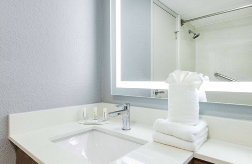 Wichita Hotel | Hawthorn Extended Stay by Wyndham Wichita Airport