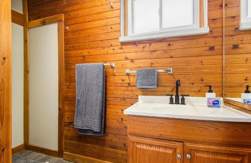 Burns Park House | Heart of Ann Arbor Stay