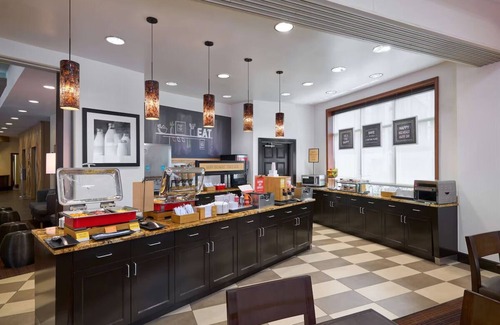 Mount Vernon Triangle Hotel | Heart of D.C.: Modern Amenities Close to Historic Monuments & Chinatown