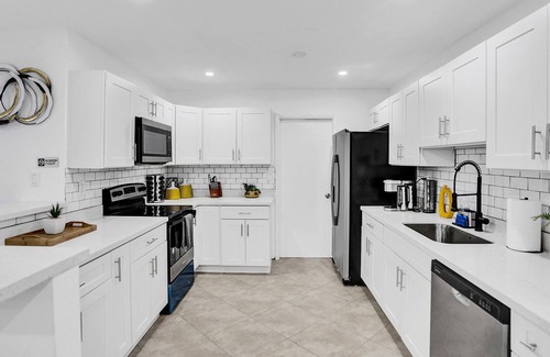 Ives Estates House | Heated Pool, Pool table, Fire pit, Stadium Home