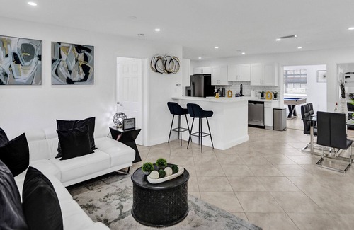 Ives Estates House | Heated Pool, Pool table, Fire pit, Stadium Home
